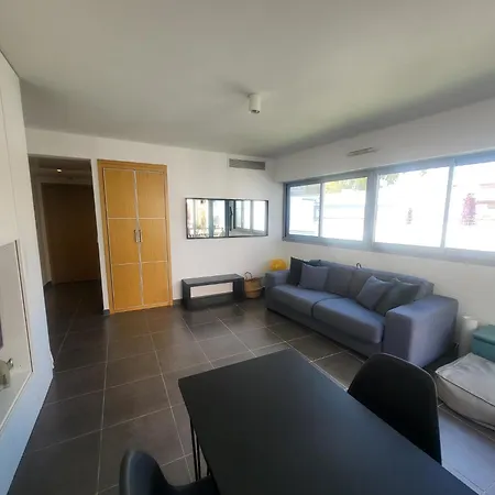 White Pearl Apartment