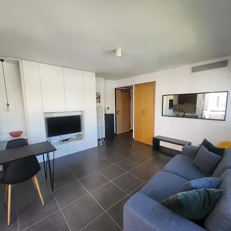 Apartment White Pearl *